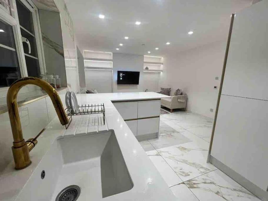 Premium Private Apartment Minutes To Central ลอนดอน ภายนอก รูปภาพ